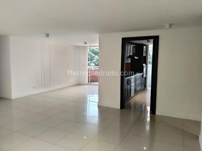 3BR Apartment with Balcony in El Poblado - 3