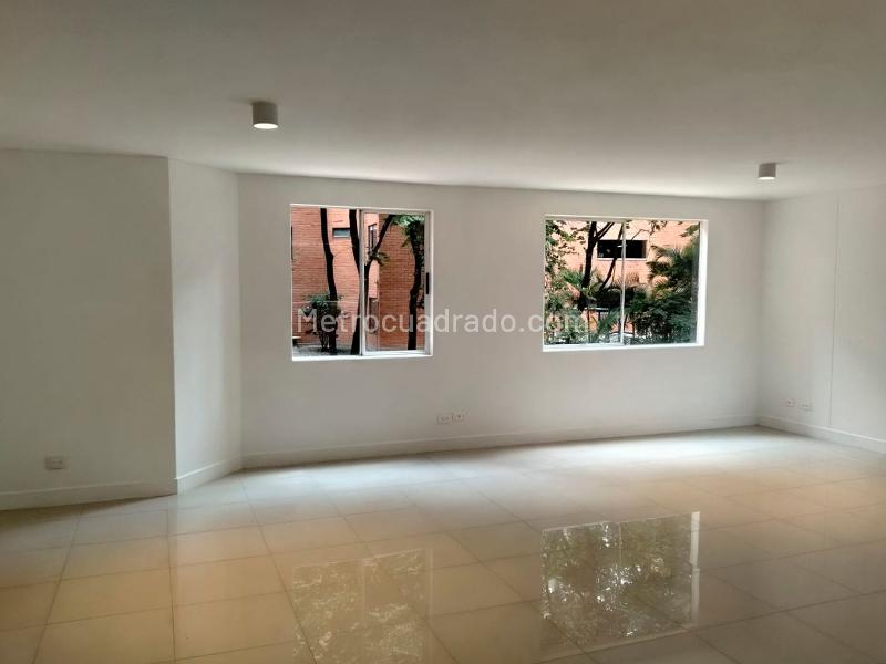 3BR Apartment with Balcony in El Poblado - 4