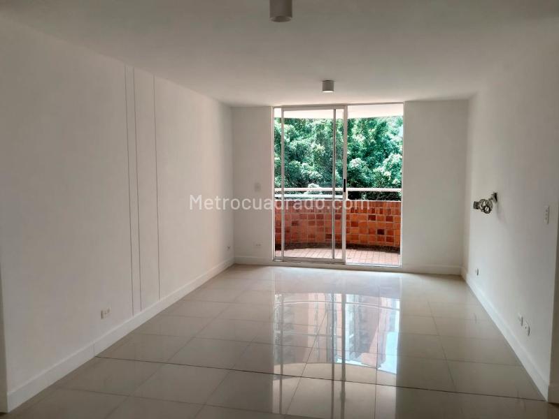 3BR Apartment with Balcony in El Poblado - 5