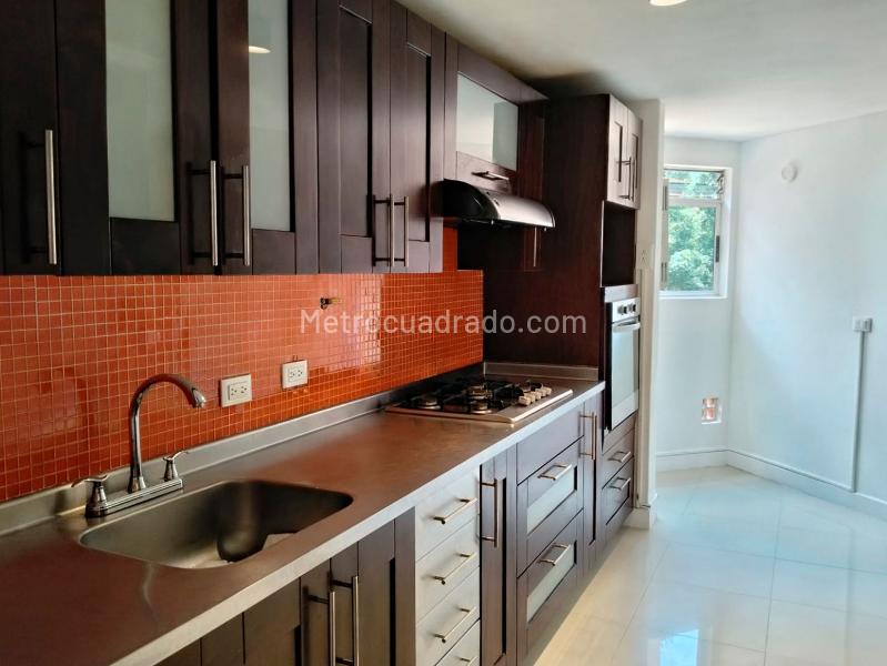 3BR Apartment with Balcony in El Poblado - 6