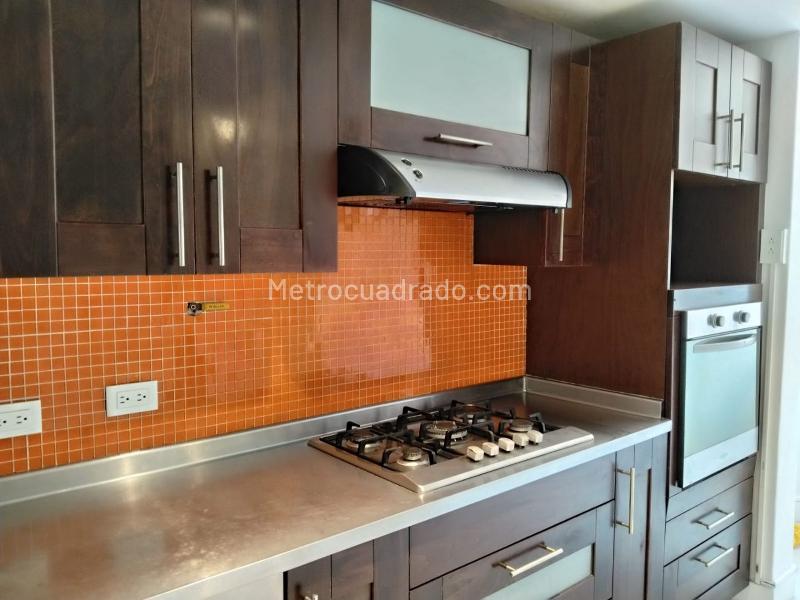 3BR Apartment with Balcony in El Poblado - 8