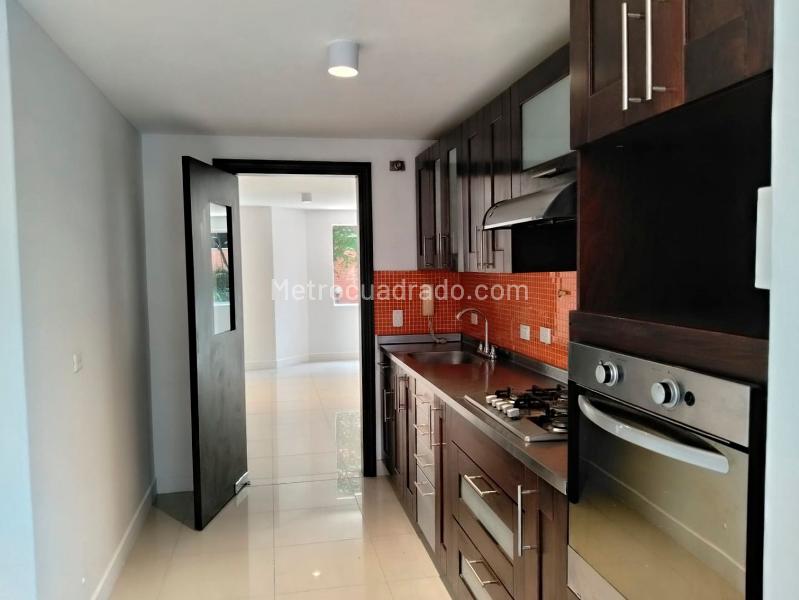 3BR Apartment with Balcony in El Poblado - 9