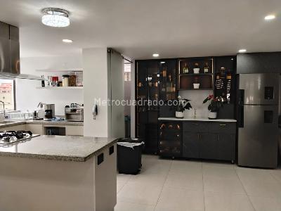 Apartamento de 2 alcobas en arriendo en El Poblado, Medellín, 102 m² · foto 7 de 19