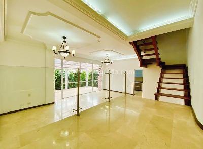Casa de 4 alcobas en venta en El Poblado, Medellín, 322 m² · foto 2 de 19