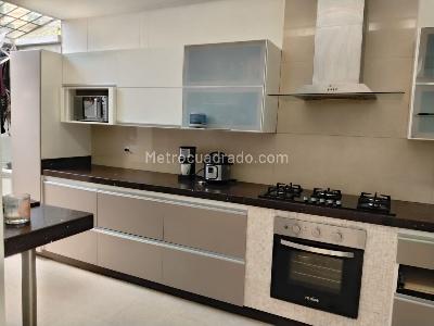 Casa de 4 alcobas en venta en El Poblado, Medellín, 322 m² · foto 8 de 19