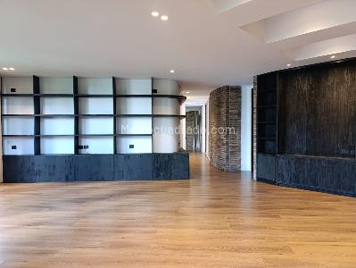 Apartamento de 2 alcobas en venta en El Poblado, Medellín, 203 m² · foto 2 de 19