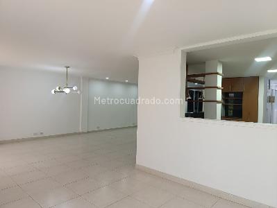 Casa en arriendo en El Poblado, Medellín · foto 2 de 18