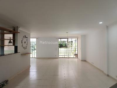 Casa en arriendo en El Poblado, Medellín · foto 3 de 18