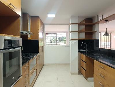 Casa en arriendo en El Poblado, Medellín · foto 8 de 18