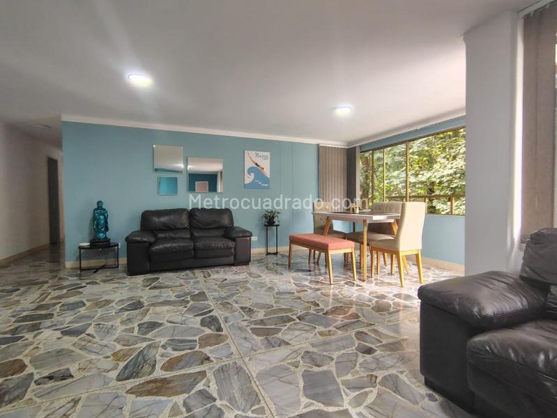 Apartamento Amoblado de 3 Alcobas en El Poblado