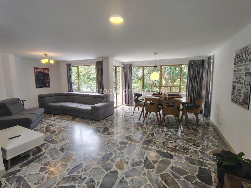 Apartamento Amoblado de 3 Alcobas en El Poblado