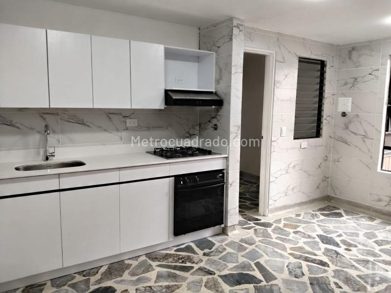 Apartamento Amplio de 3 Alcobas con Balcón en El Poblado - 8