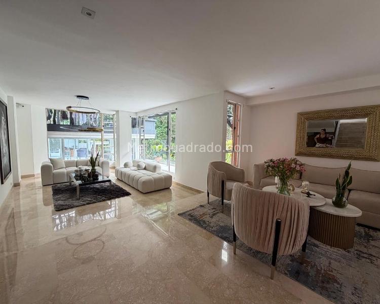 Casa Amoblada de 4 Alcobas con Piscina en Las Lomas No1