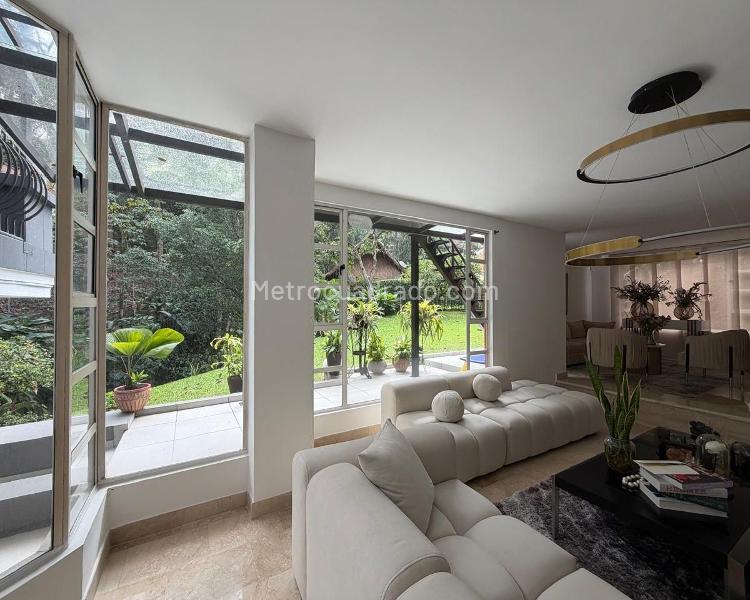 Casa Amoblada de 4 Alcobas con Piscina en Las Lomas No1 - 2