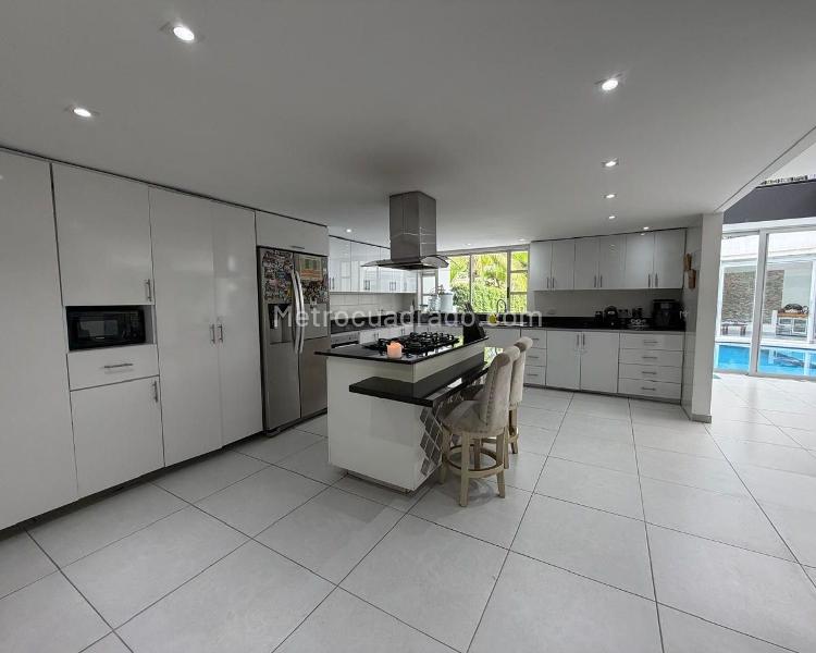 Casa Amoblada de 4 Alcobas con Piscina en Las Lomas No1 - 7