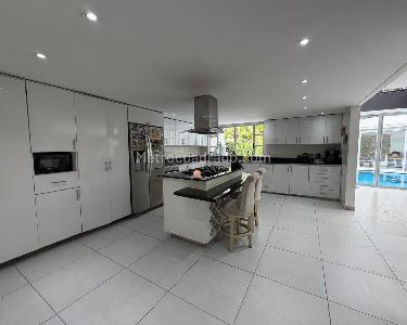 Casa de 4 alcobas en venta en El Poblado, Medellín, 522 m² · foto 7 de 19