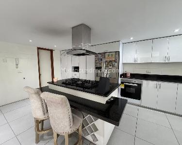 Casa de 4 alcobas en venta en El Poblado, Medellín, 522 m² · foto 8 de 19