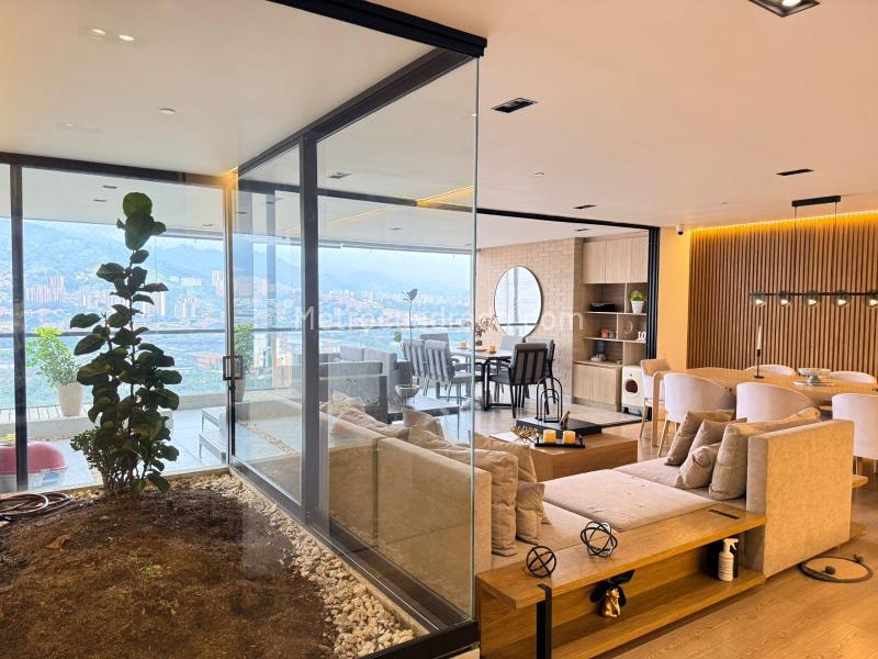 Apartamento en arriendo en conjunto cerrado de El Poblado, Santa María