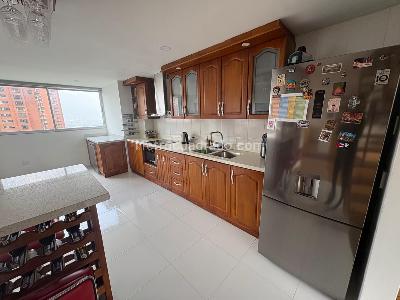 Apartamento de 2 alcobas en venta en El Poblado, Medellín, 140 m² · foto 3 de 20