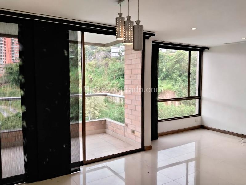 Tranquil 2BR Apartment in El Poblado - 3