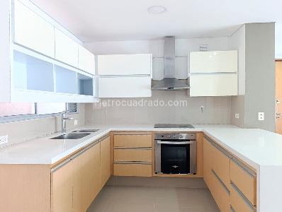 Apartamento de 2 alcobas en venta en El Poblado, Medellín, 115 m² · foto 7 de 19