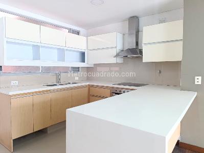 Apartamento de 2 alcobas en venta en El Poblado, Medellín, 115 m² · foto 9 de 19