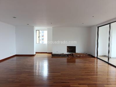 Apartamento en arriendo en El Poblado, Medellín · foto 2 de 17