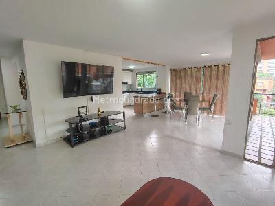 Apartamento de 3 alcobas en arriendo en Los Balsos, Medellín, 168 m² · foto 2 de 17
