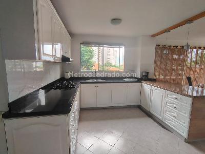 Apartamento de 3 alcobas en arriendo en Los Balsos, Medellín, 168 m² · foto 4 de 17