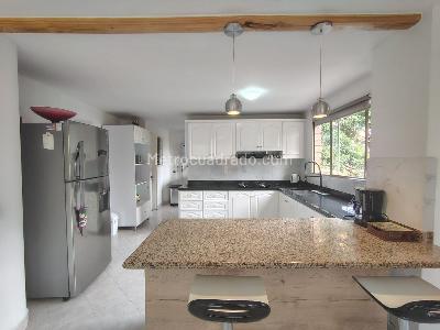 Apartamento de 3 alcobas en arriendo en Los Balsos, Medellín, 168 m² · foto 6 de 17