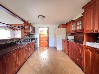 Casa de 4 alcobas en venta en Rionegro, Rionegro, 300 m² · foto 7 de 19