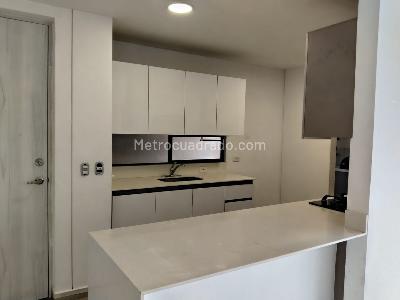 Apartamento de 3 alcobas en arriendo en Castropol, Medellín, 121 m² · foto 3 de 16