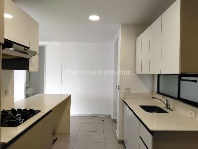 Apartamento de 3 alcobas en arriendo en Castropol, Medellín, 121 m² · foto 4 de 16