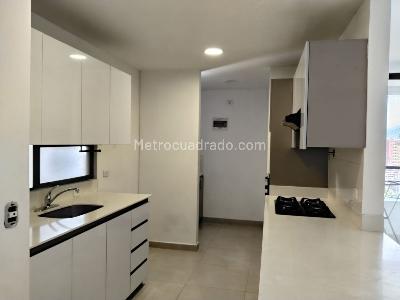 Apartamento de 3 alcobas en arriendo en Castropol, Medellín, 121 m² · foto 5 de 16