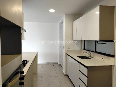 Apartamento de 3 alcobas en arriendo en Castropol, Medellín, 121 m² · foto 6 de 16