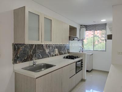 Apartamento de 3 alcobas en venta en El Poblado, Medellín, 96 m² · foto 7 de 18
