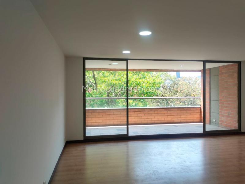 Apartamento de 3 Alcobas en Conjunto Cerrado en El Poblado (Los Balsos)