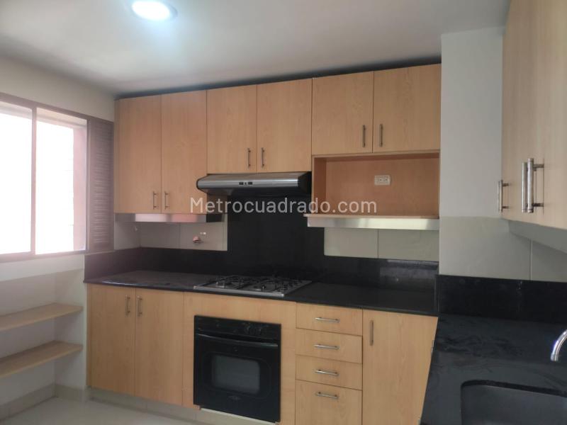 Apartamento de 3 Alcobas en Conjunto Cerrado en El Poblado (Los Balsos) - 5