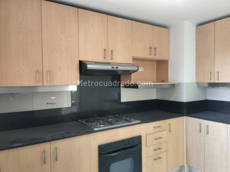 Apartamento de 3 Alcobas en Conjunto Cerrado en El Poblado (Los Balsos) - 6