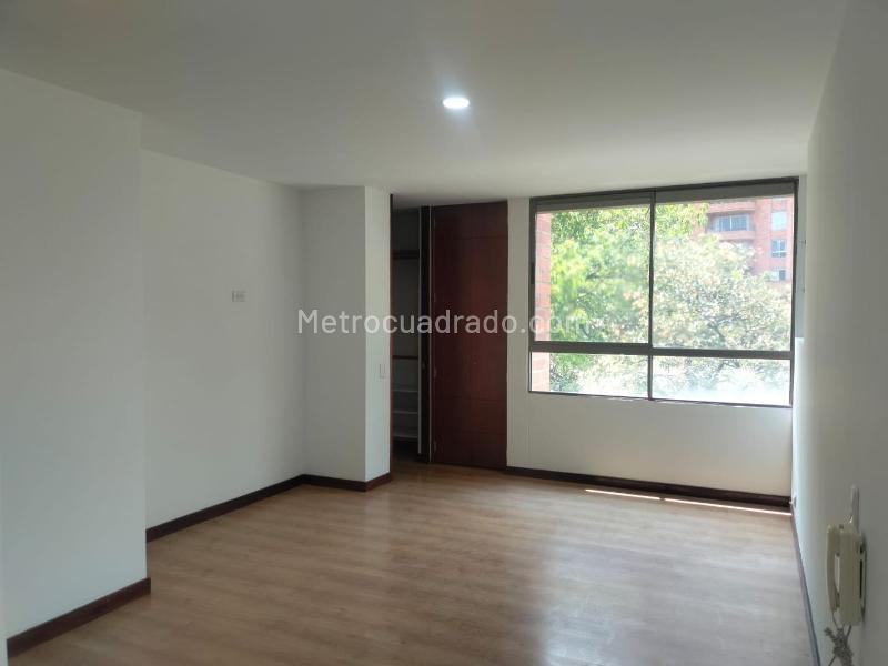 Apartamento de 3 Alcobas en Conjunto Cerrado en El Poblado (Los Balsos) - 8