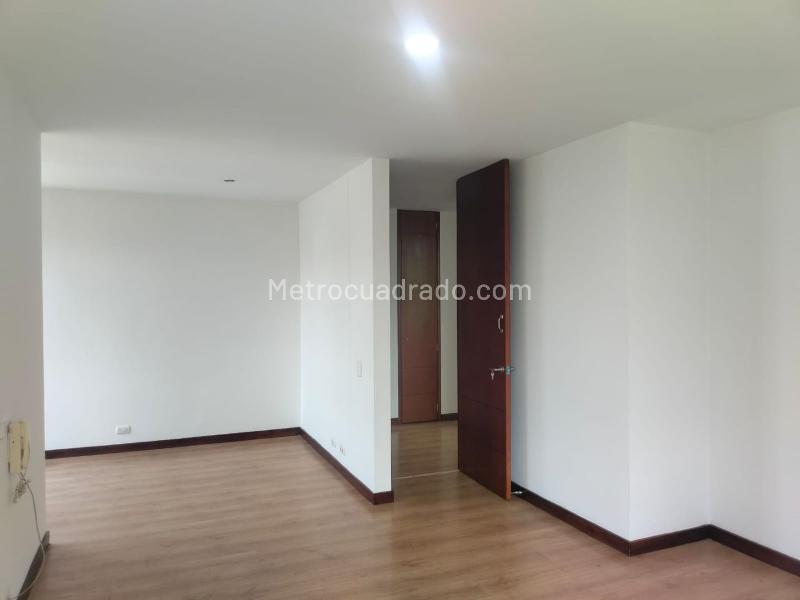Apartamento de 3 Alcobas en Conjunto Cerrado en El Poblado (Los Balsos) - 9