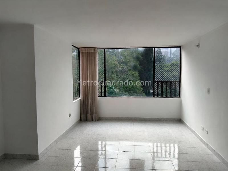 3BR Apartment Near Parks in El Poblado
