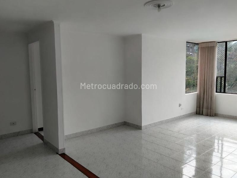3BR Apartment Near Parks in El Poblado - 4