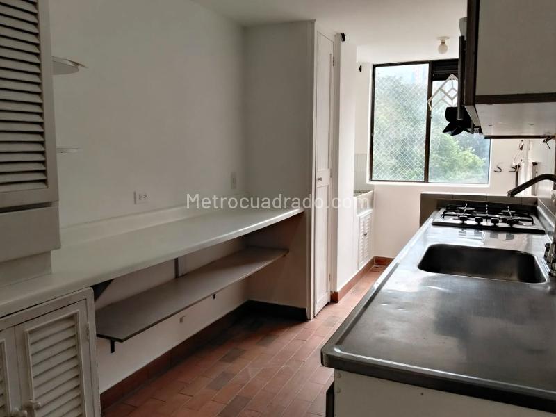 3BR Apartment Near Parks in El Poblado - 6