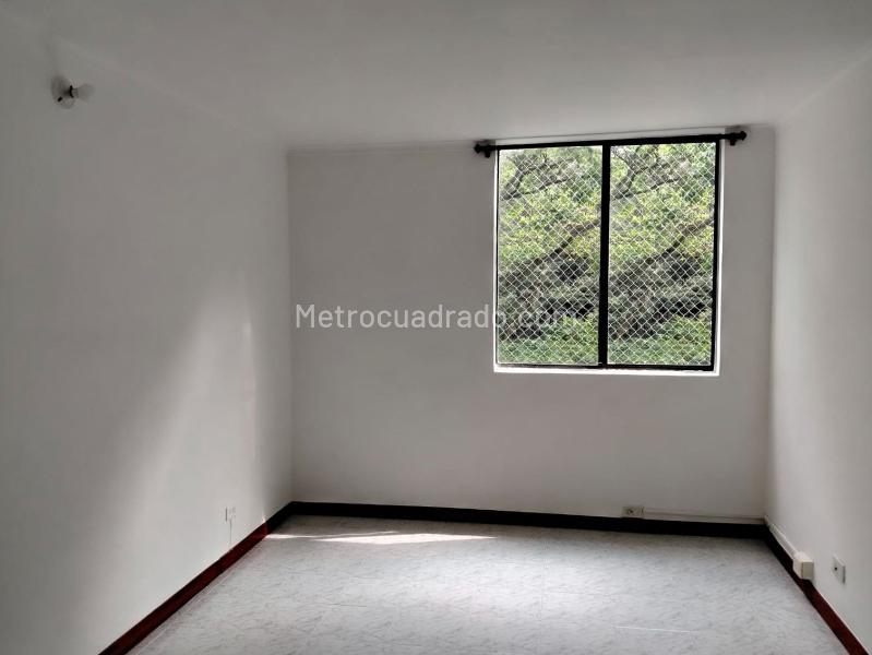 3BR Apartment Near Parks in El Poblado - 8