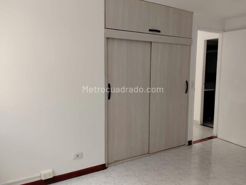 3BR Apartment Near Parks in El Poblado - 9
