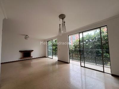 Casa de 3 alcobas en venta en Envigado, Envigado, 211 m² · foto 2 de 16