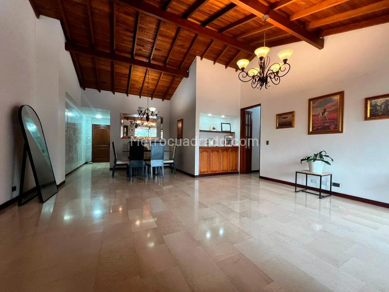 Apartamento de 3 Alcobas en Unidad Cerrada en El Poblado (3 Baños) - 2