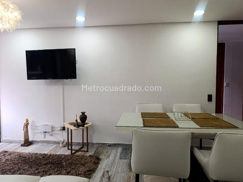 Apartamento Amoblado de 2 Alcobas con Balcón en El Poblado - 2
