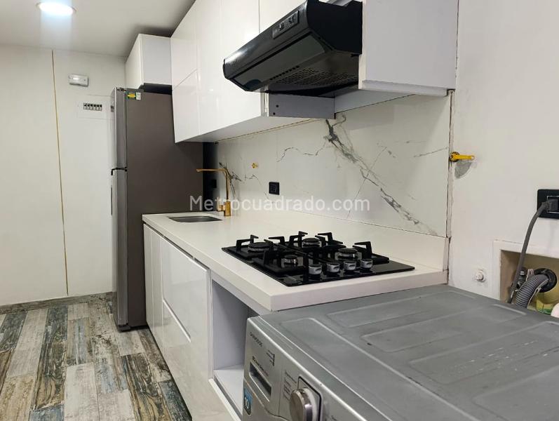 Apartamento Amoblado de 2 Alcobas con Balcón en El Poblado - 7